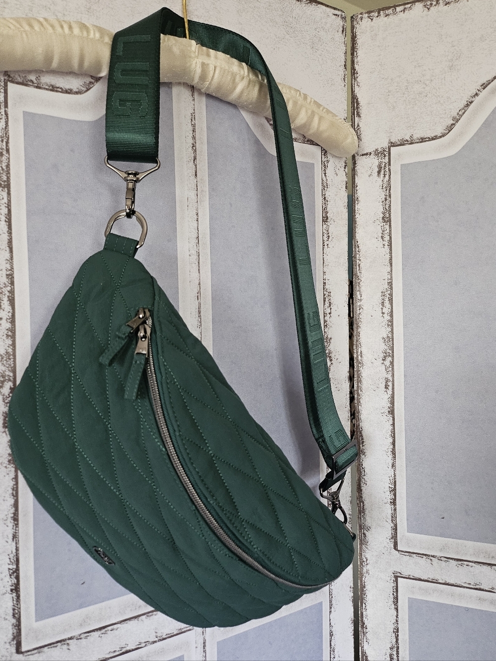 NWOT Lug Bemo Water-Repellant Sling Bag In Wickedly Green, $110 Retail